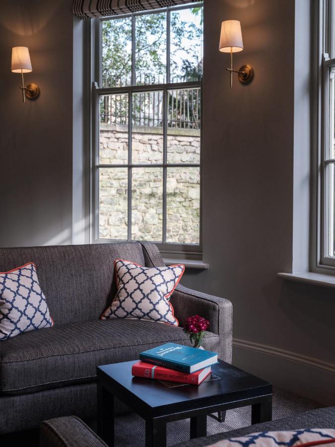 Old Bank Hotel Oxford Exteriér fotografie A window with a window film