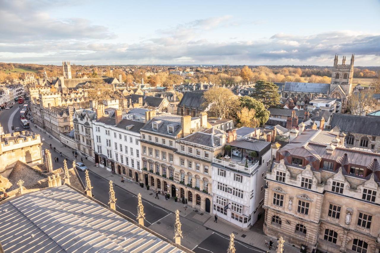 Old Bank Hotel Oxford Exteriér fotografie The view from the tower of St John's College, Cambridge, looking north-east down the High Street.