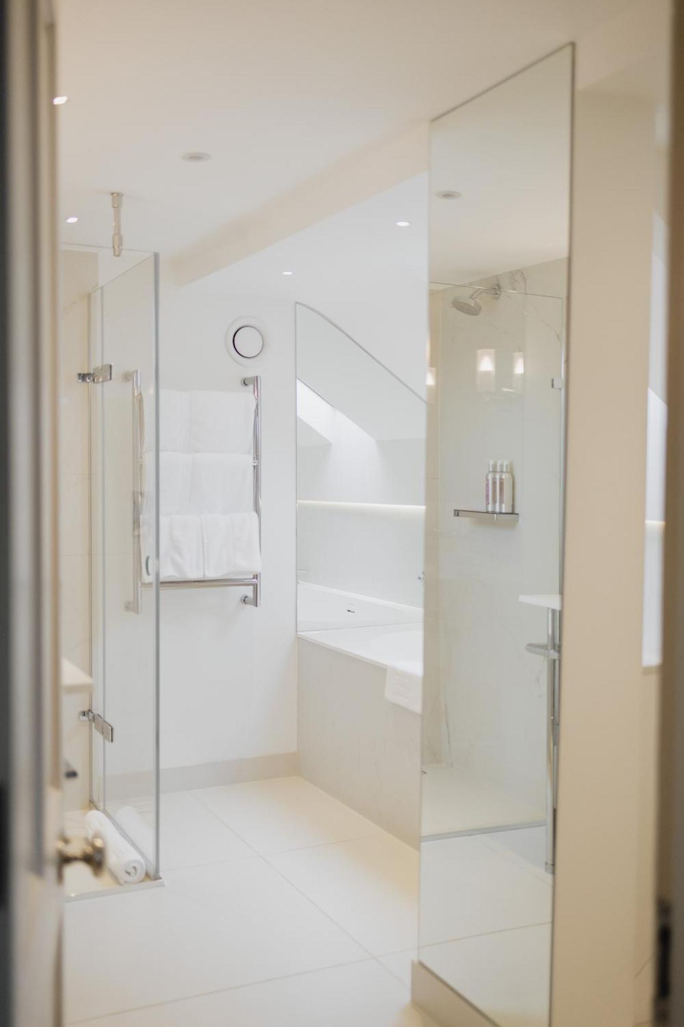 Old Bank Hotel Oxford Exteriér fotografie A shower enclosure