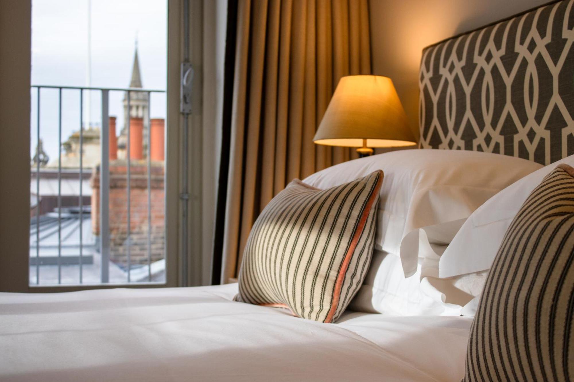 Old Bank Hotel Oxford Exteriér fotografie A bedroom at the hotel