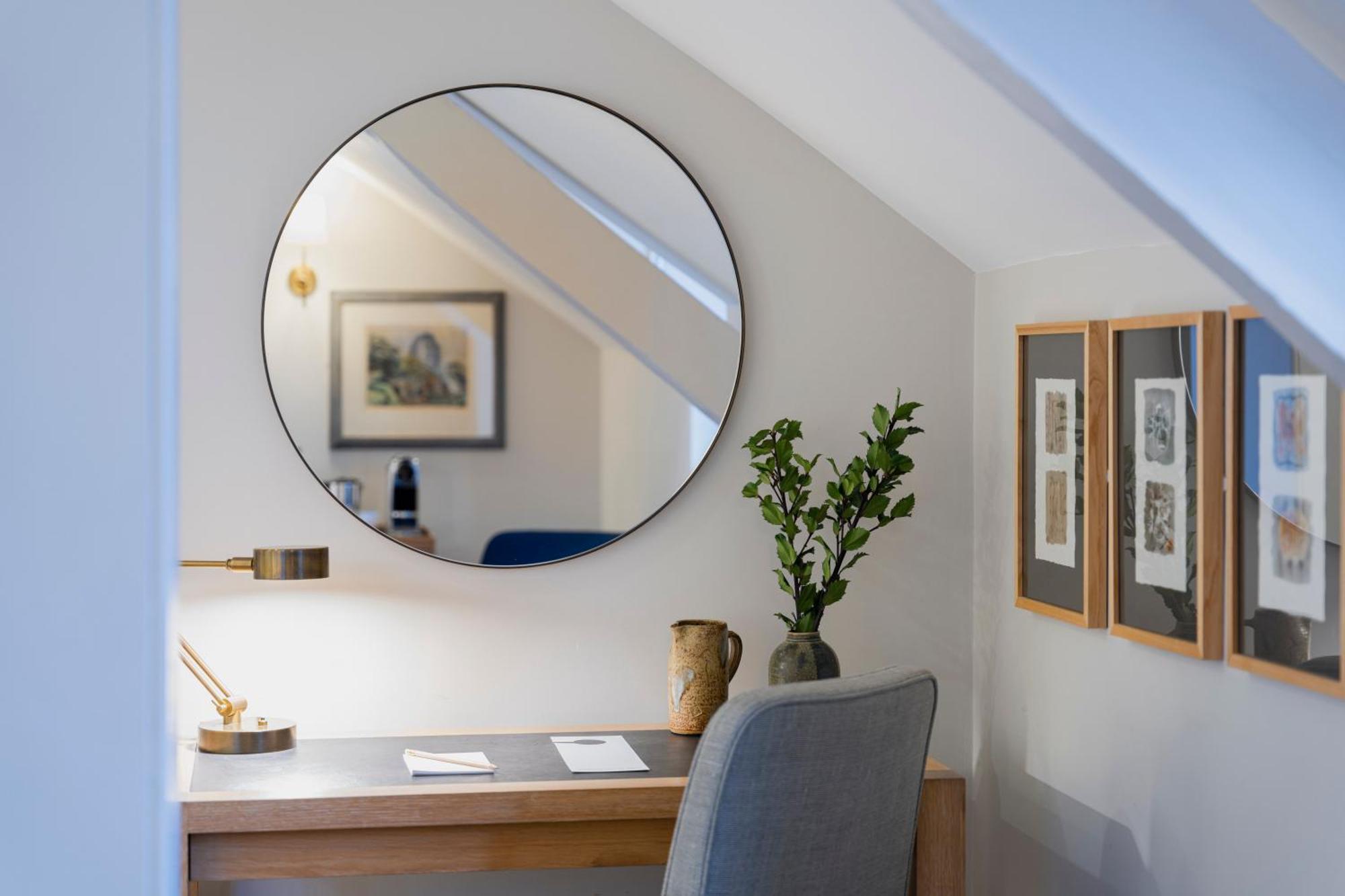 Old Bank Hotel Oxford Exteriér fotografie A mirror in a home office